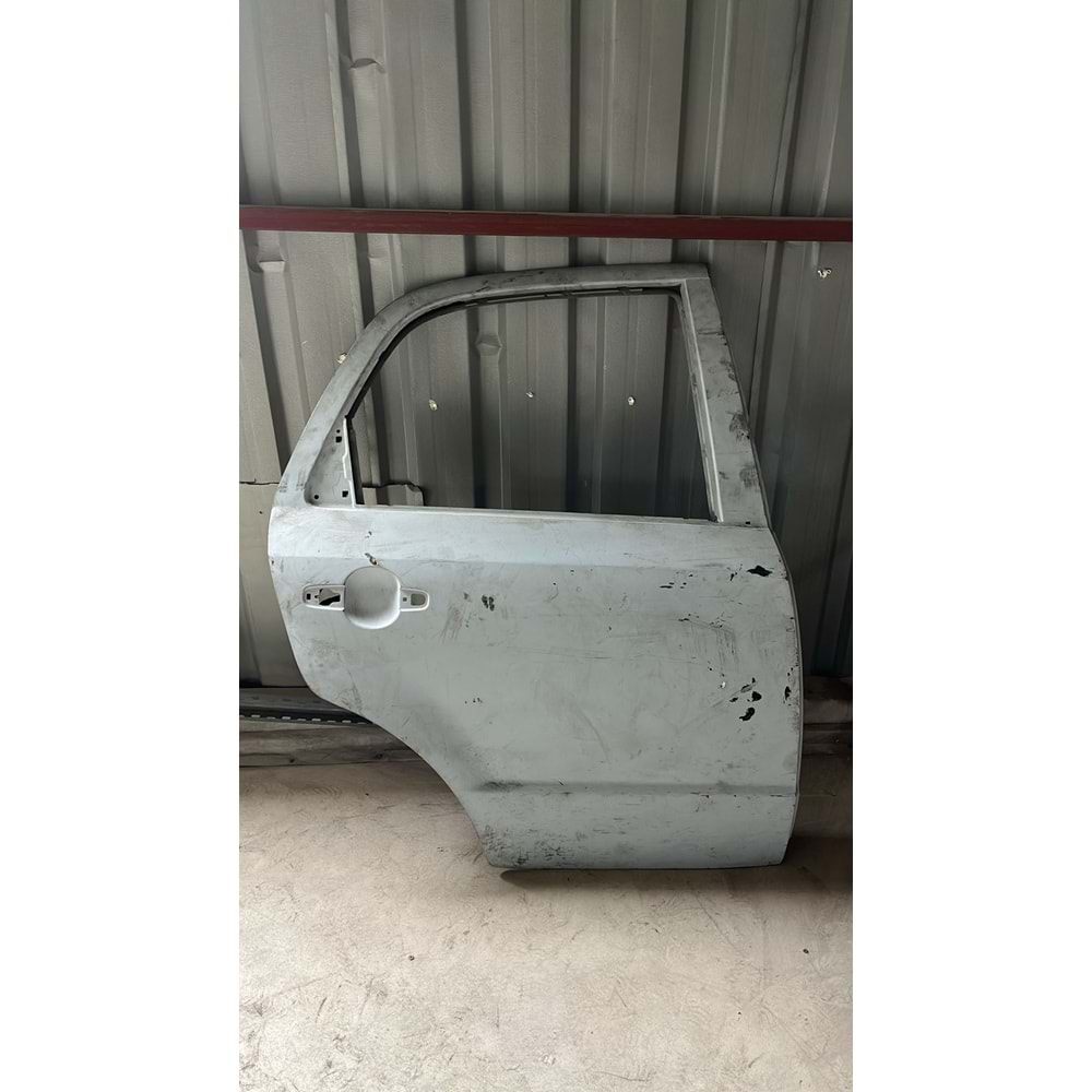 SUZUKİ SX4 SEDAN ARKA SAĞ KAPI ÇIKMA